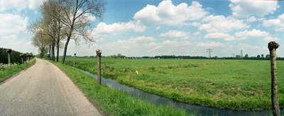 87019 Gezicht op de Groeneweg en de weilanden in de polder Langerak te Utrecht.